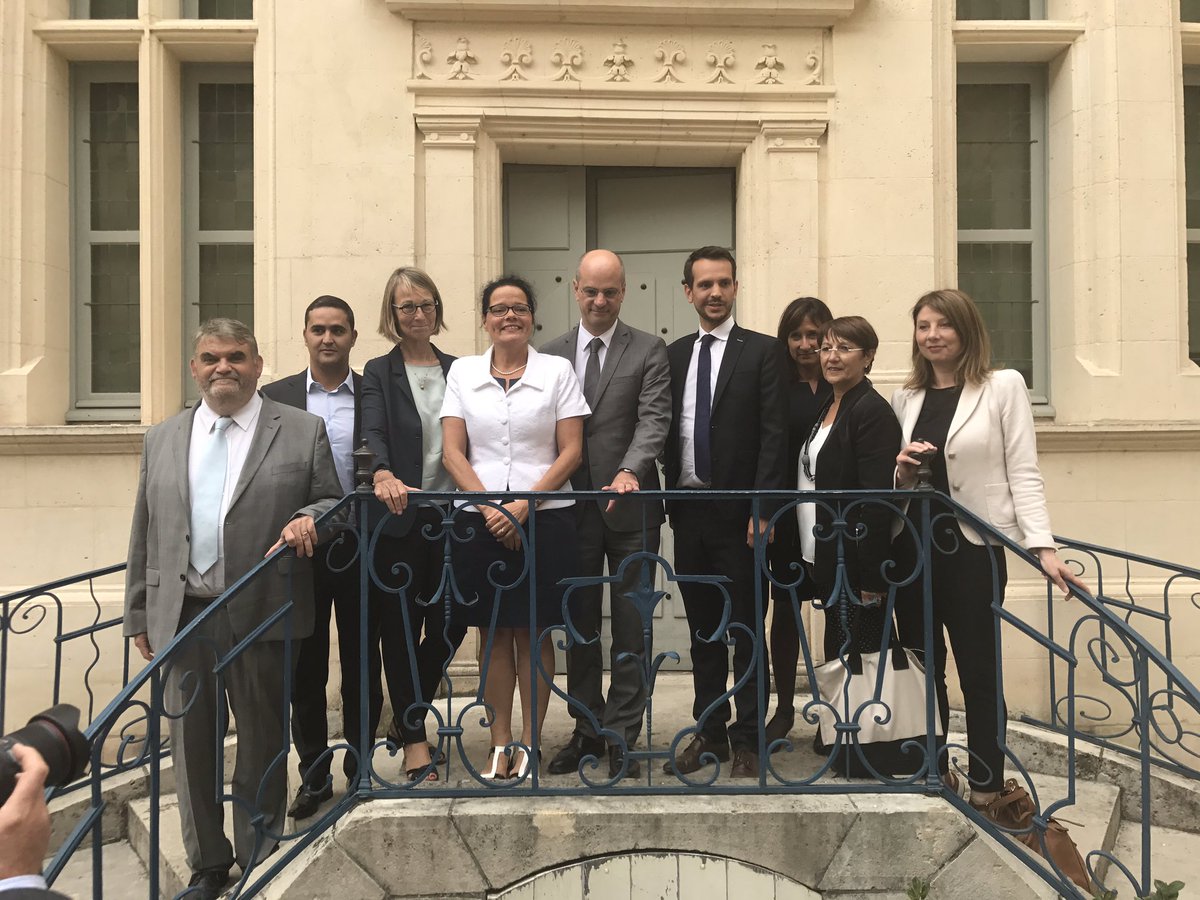 Rentrée des classes : une visite ministérielle sous le signe des fables