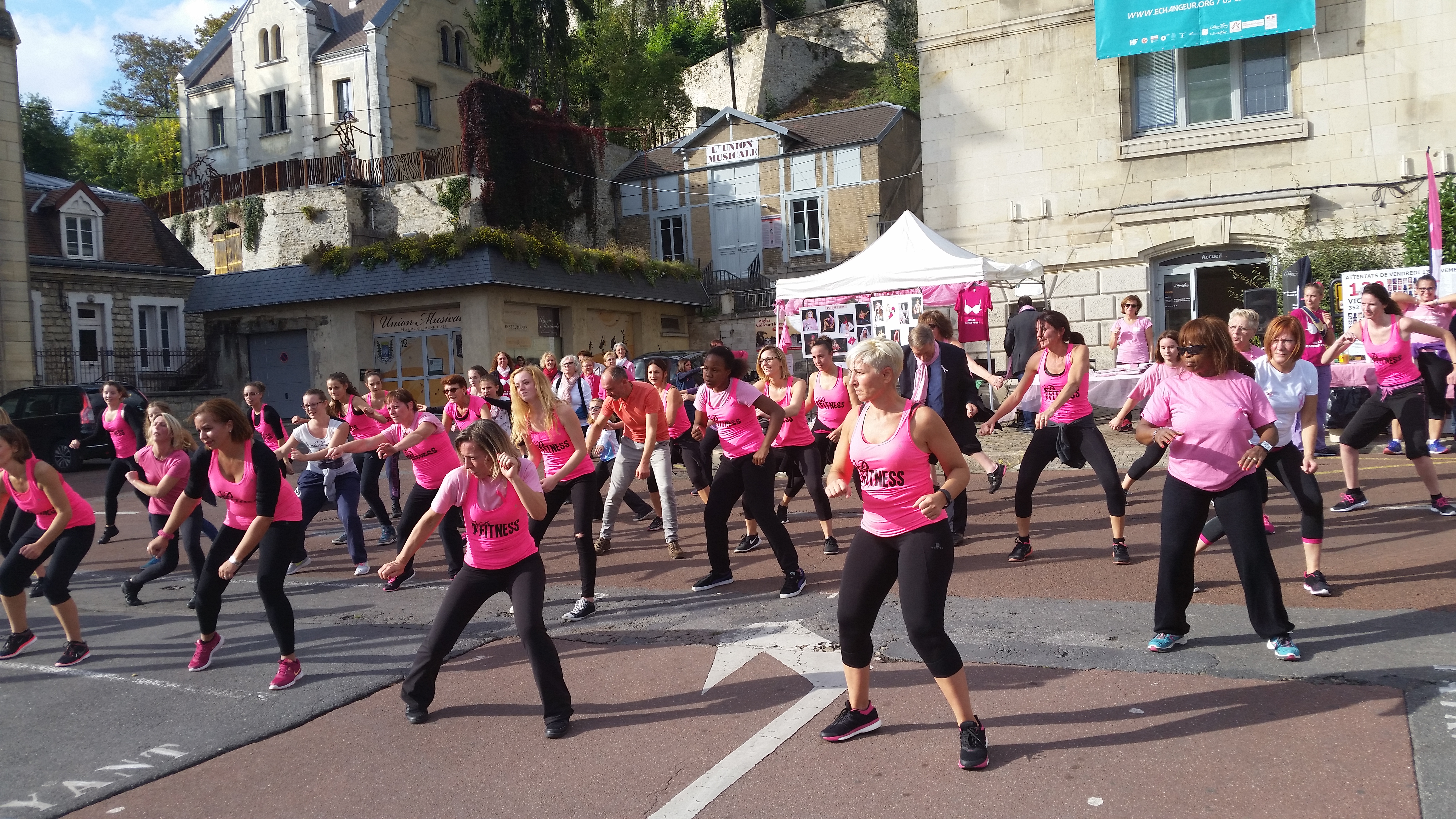 Grande affluence pour la zumba Octobre Rose ! © Ville de Château-Thierry