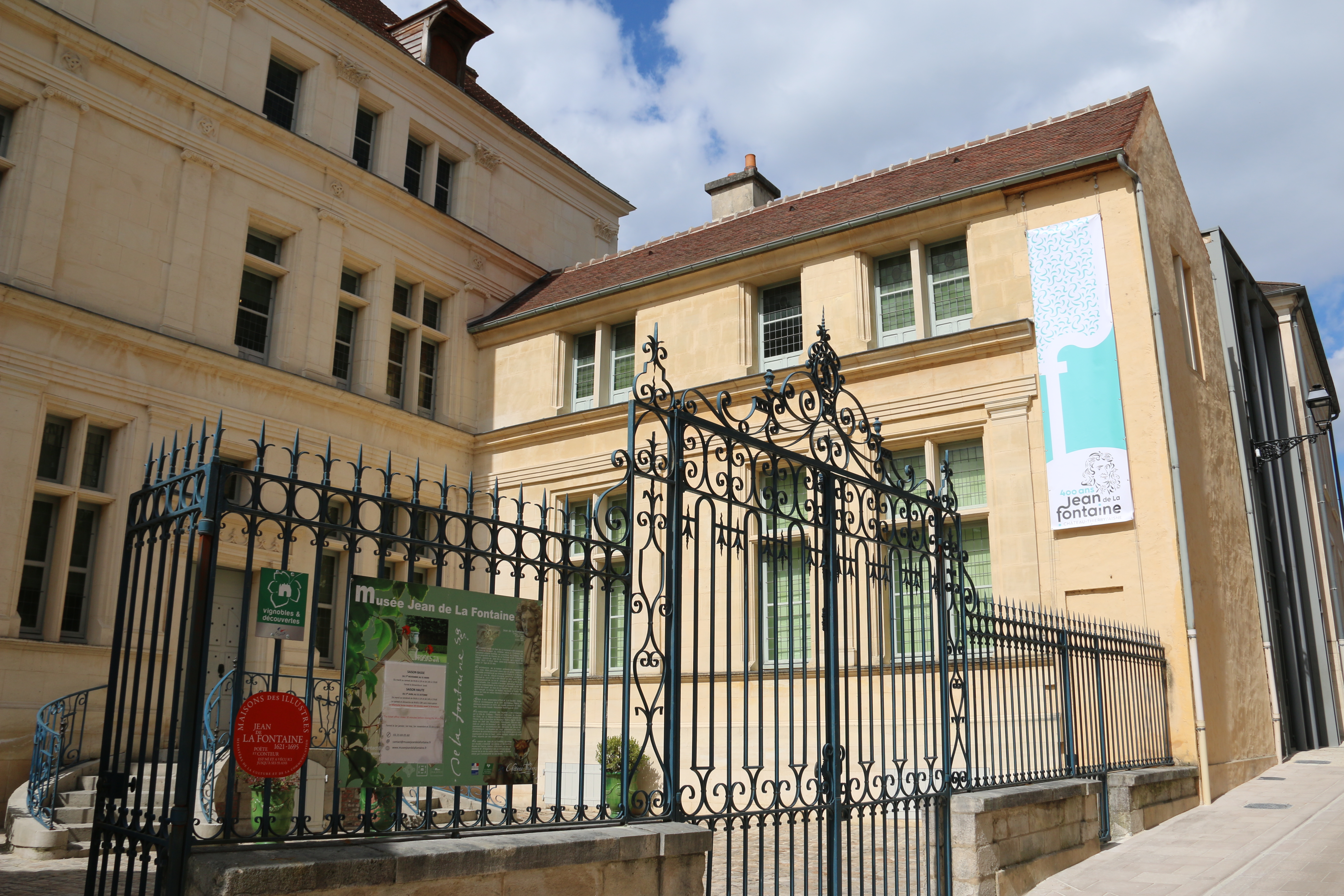 Jean de La Fontaine coté rue