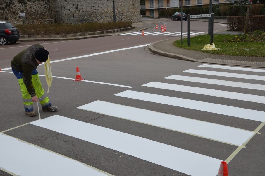 Travaux zoom sur le marquage  au sol  avenue Joussaume 