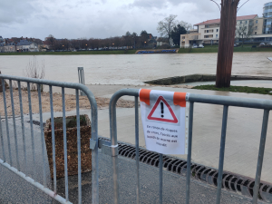 Accès interdit le long des berges de la Marne